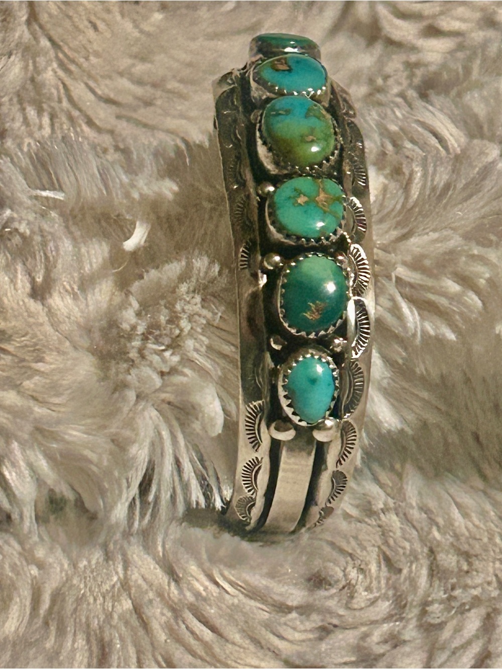 Navajo signed Tsinnie turquoise cuff bracelet - Picture 14 of 15